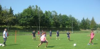 Un allenamento di giovanissimi atleti sul terreno di gioco di Toano, che ospiterà i giocatori del Mantova (foto Progetto Montagna)